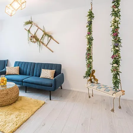 Apartment Dianthus Zona Casa De Cultura - 15 Min Walk To Neversea Constanta